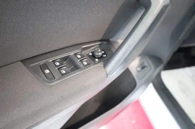 Volkswagen Tiguan view 13