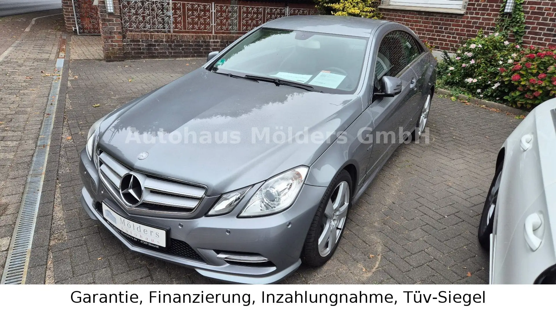 Mercedes-Benz E 200 Coupe AMG *Garantie*Navi*229€ mtl. Grau - 1