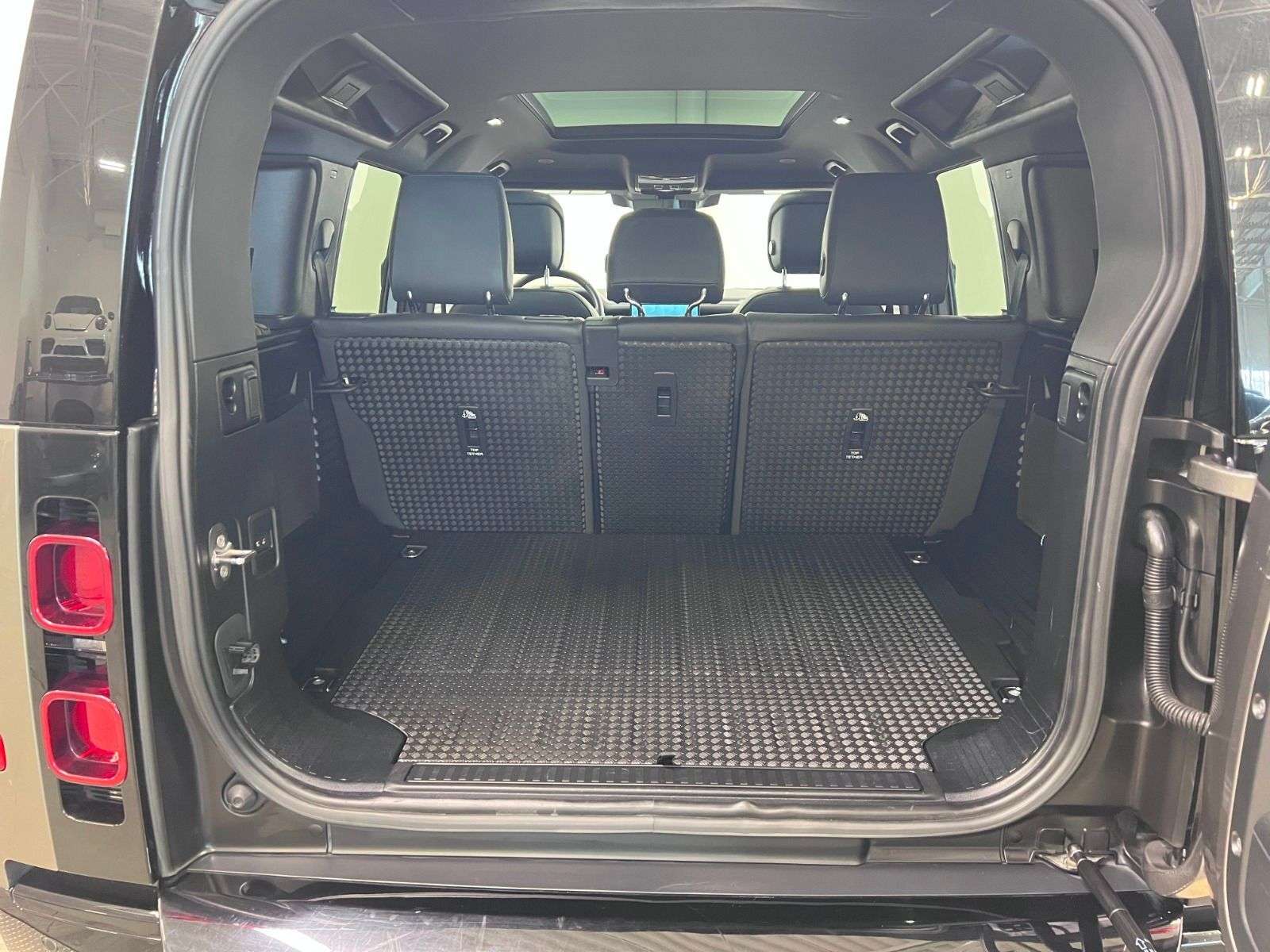 2023 Land Rover Defender 110 X-DYNAMIC SE AWD thumb 11