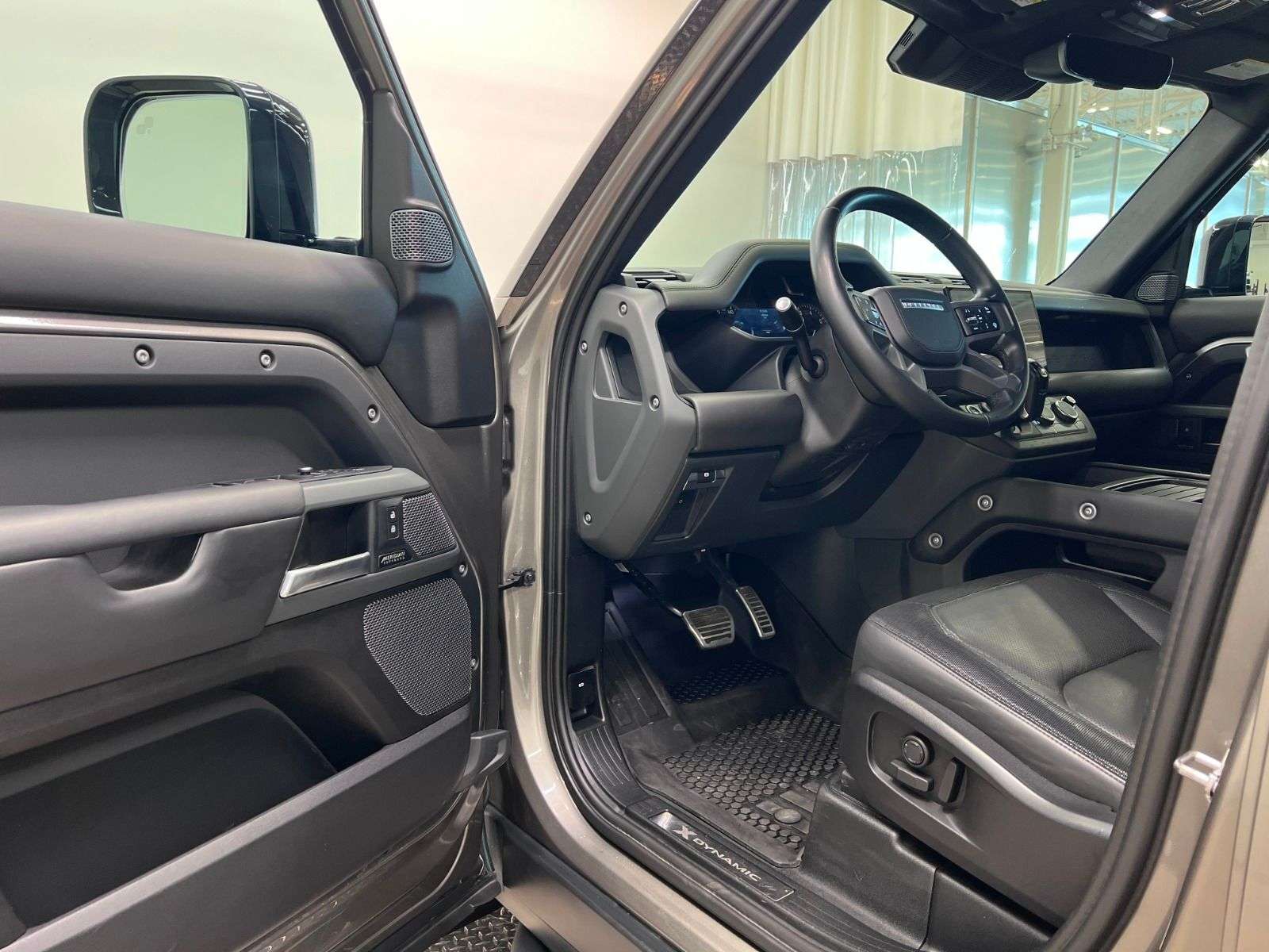 2023 Land Rover Defender 110 X-DYNAMIC SE AWD thumb 30