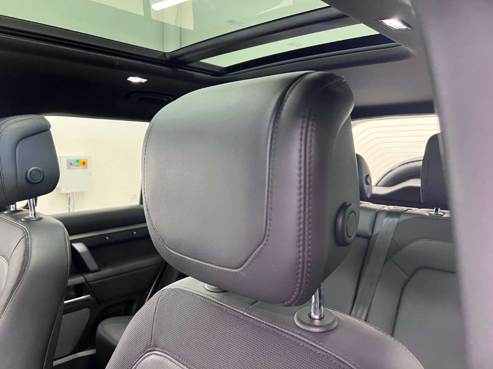 2023 Land Rover Defender 110 X-DYNAMIC SE AWD thumb 29