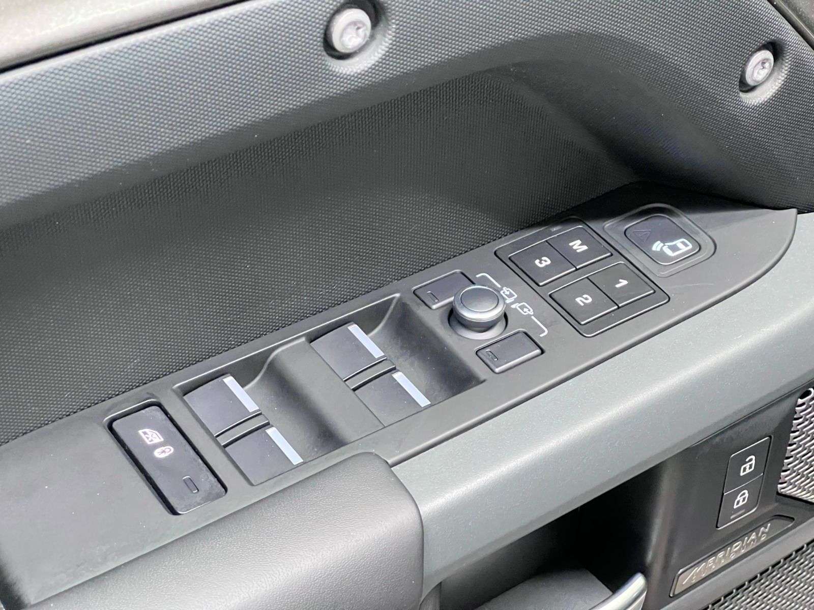 2023 Land Rover Defender 110 X-DYNAMIC SE AWD thumb 26