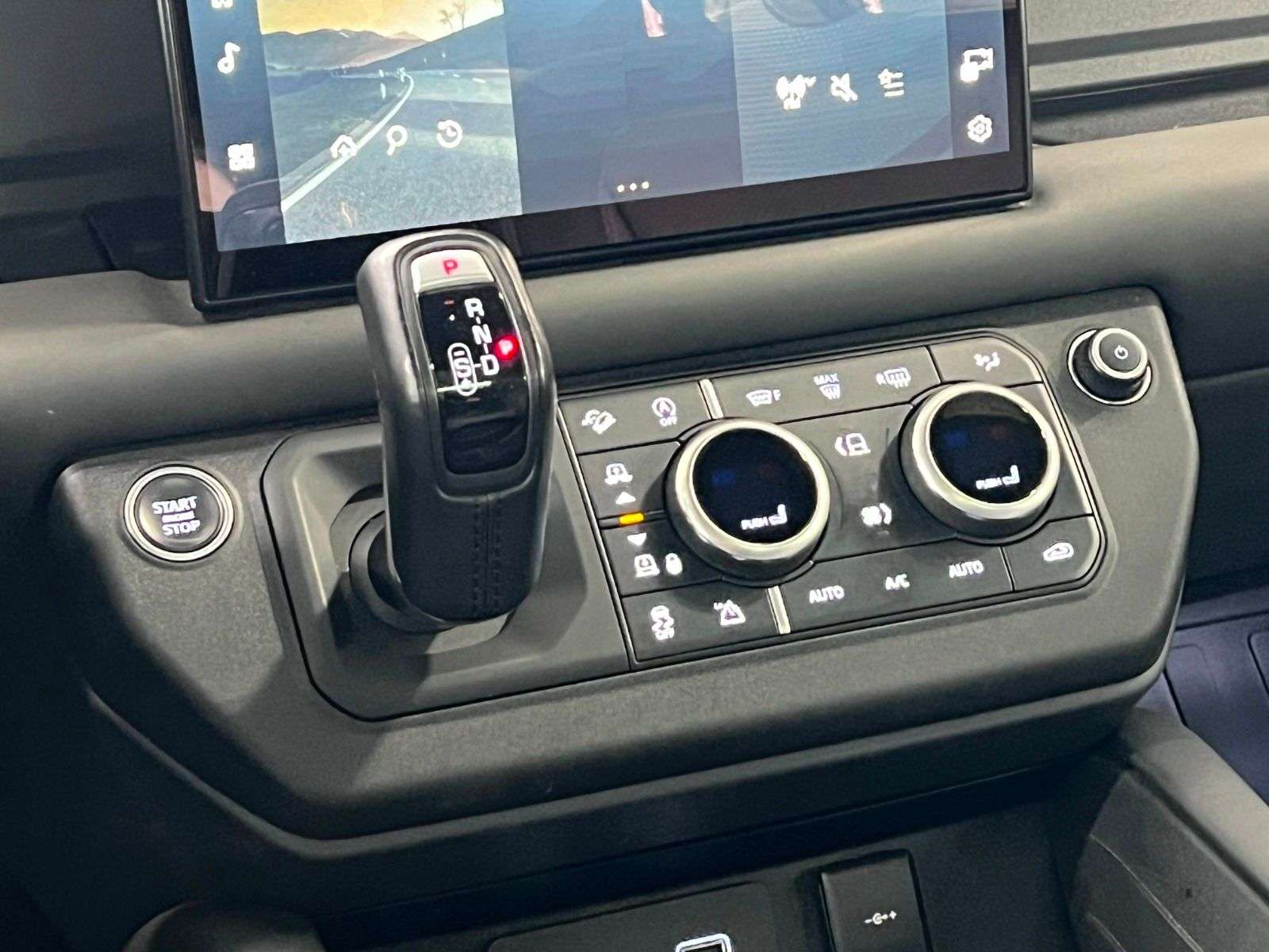 2023 Land Rover Defender 110 X-DYNAMIC SE AWD thumb 23