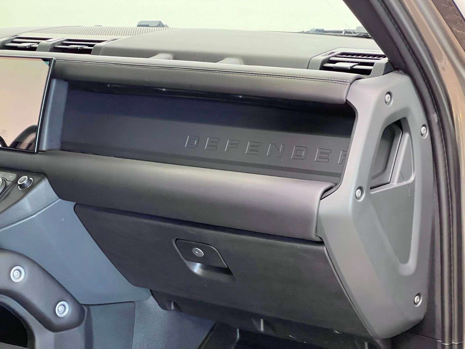 2023 Land Rover Defender 110 X-DYNAMIC SE AWD thumb 36