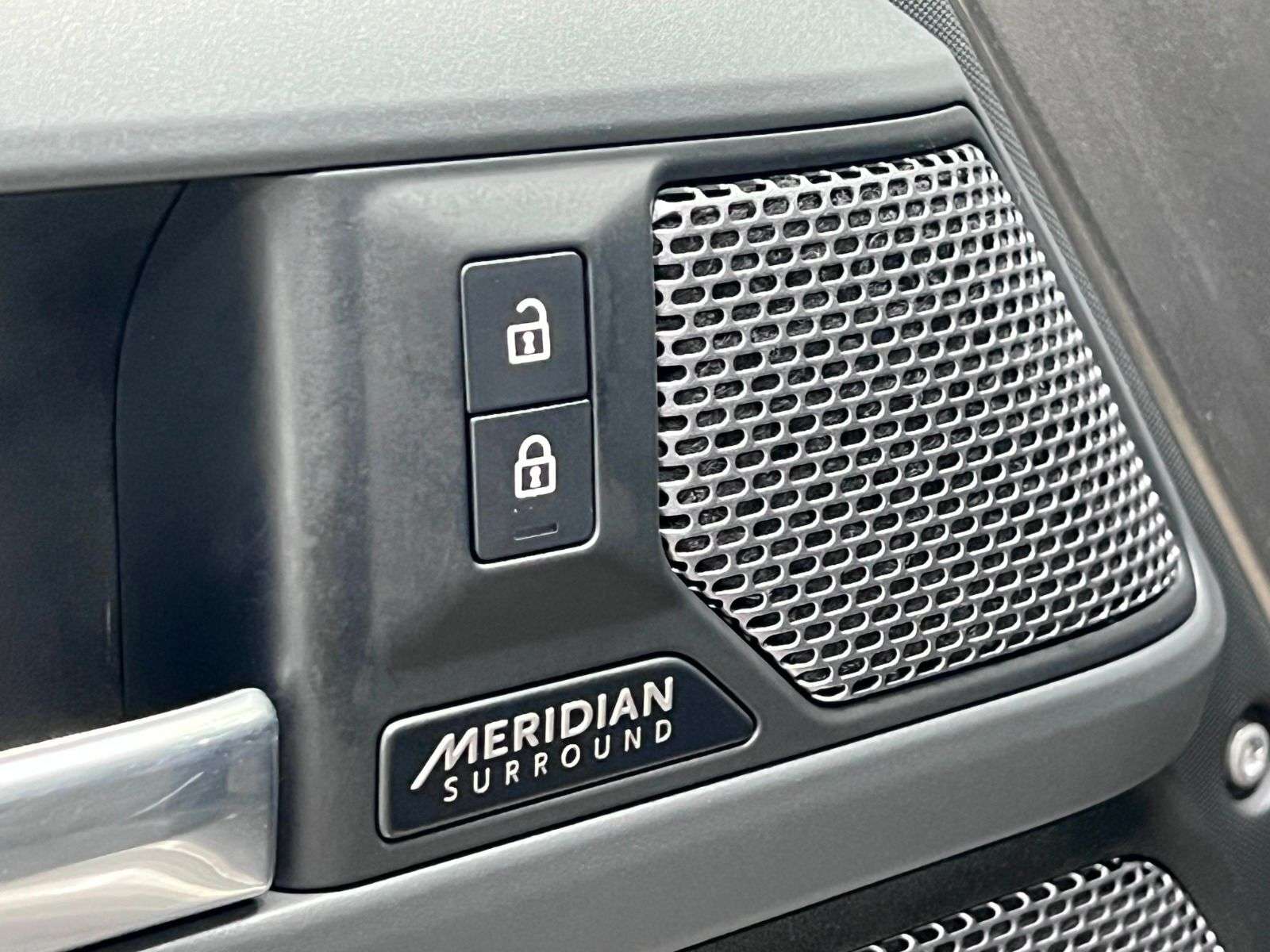 2023 Land Rover Defender 110 X-DYNAMIC SE AWD thumb 27
