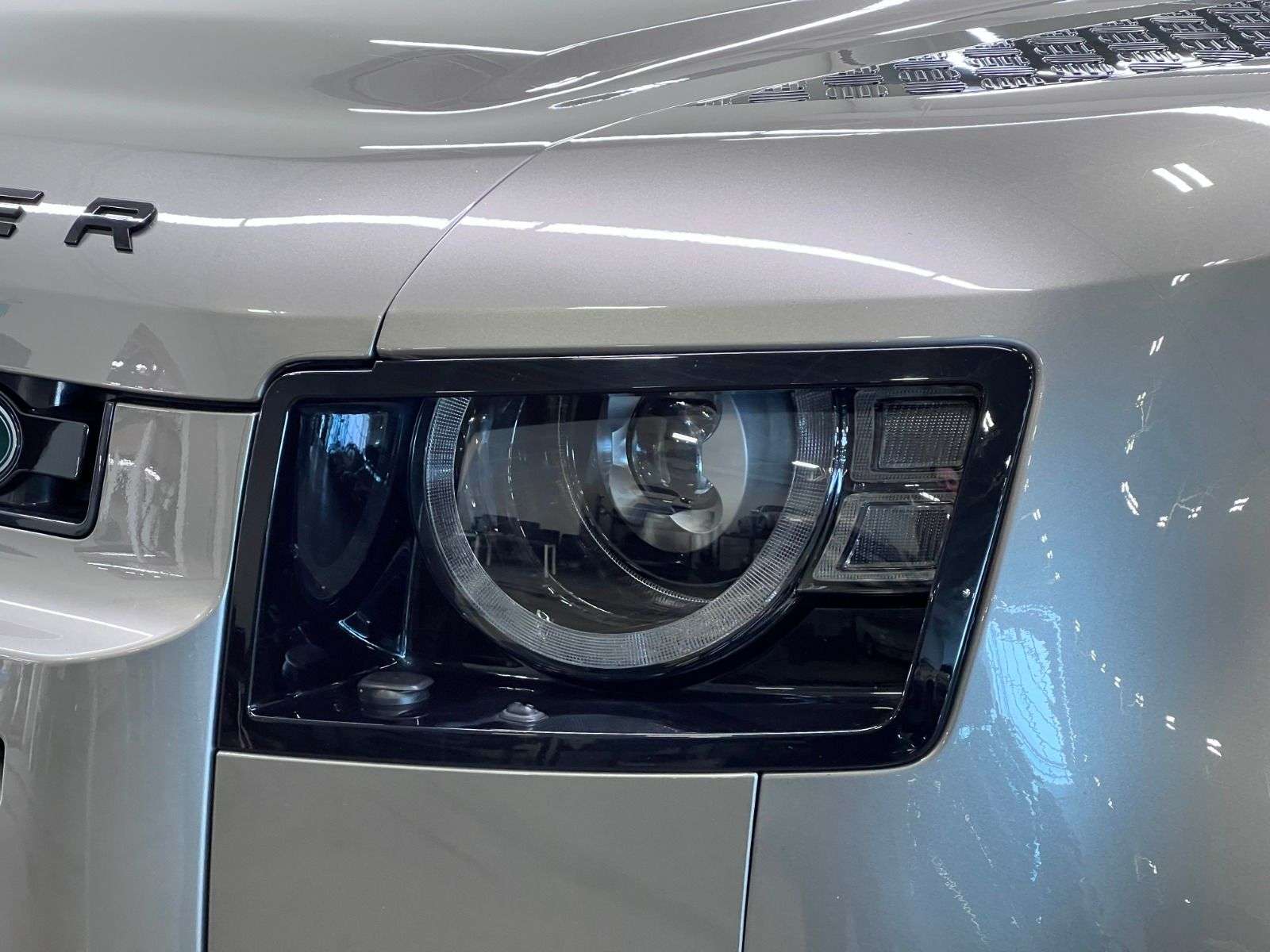 2023 Land Rover Defender 110 X-DYNAMIC SE AWD thumb 6