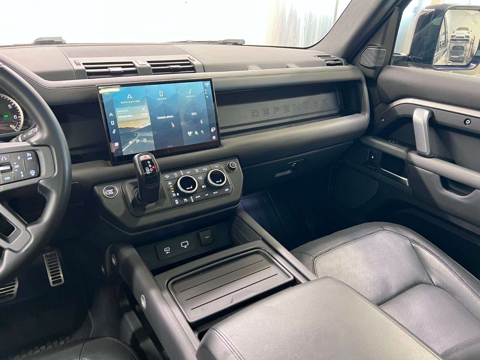 2023 Land Rover Defender 110 X-DYNAMIC SE AWD thumb 24