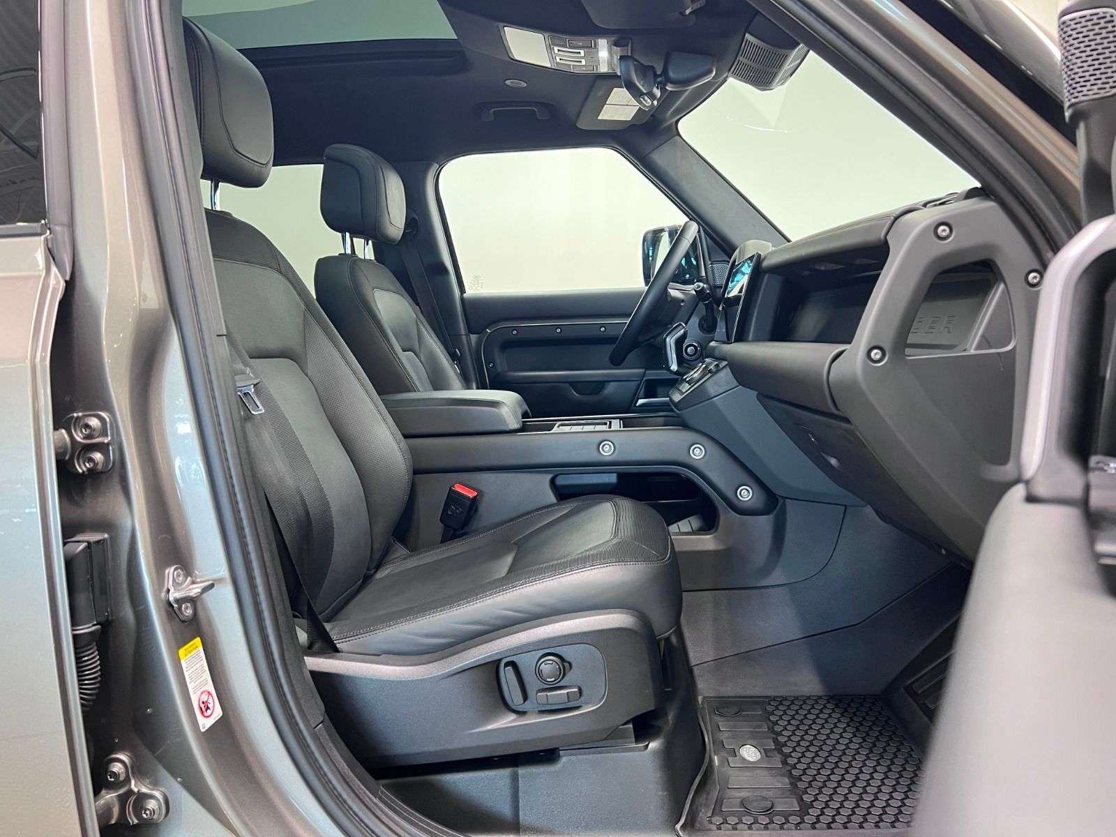 2023 Land Rover Defender 110 X-DYNAMIC SE AWD thumb 35