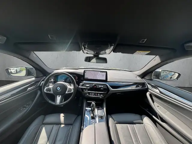 BMW 5 Series view 15