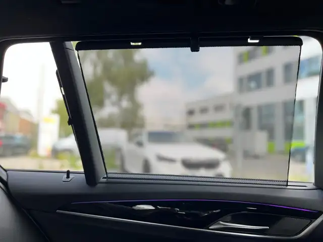 BMW 5 Series view 14