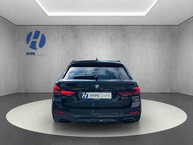 BMW 5 Series view 8