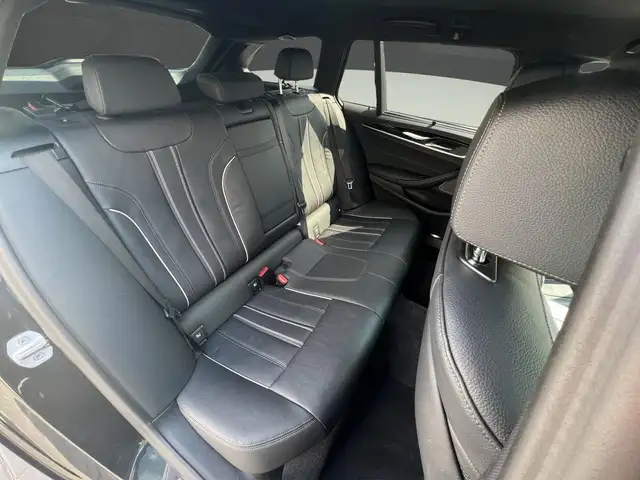 BMW 5 Series view 13