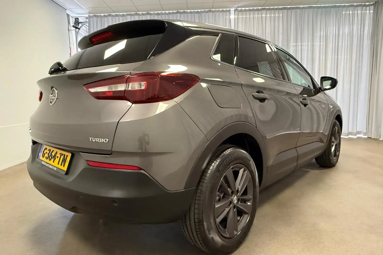 Opel Grandland X 1.2 Turbo 120 Jaar Edition | Automaat | Navigatie| Grijs - 2