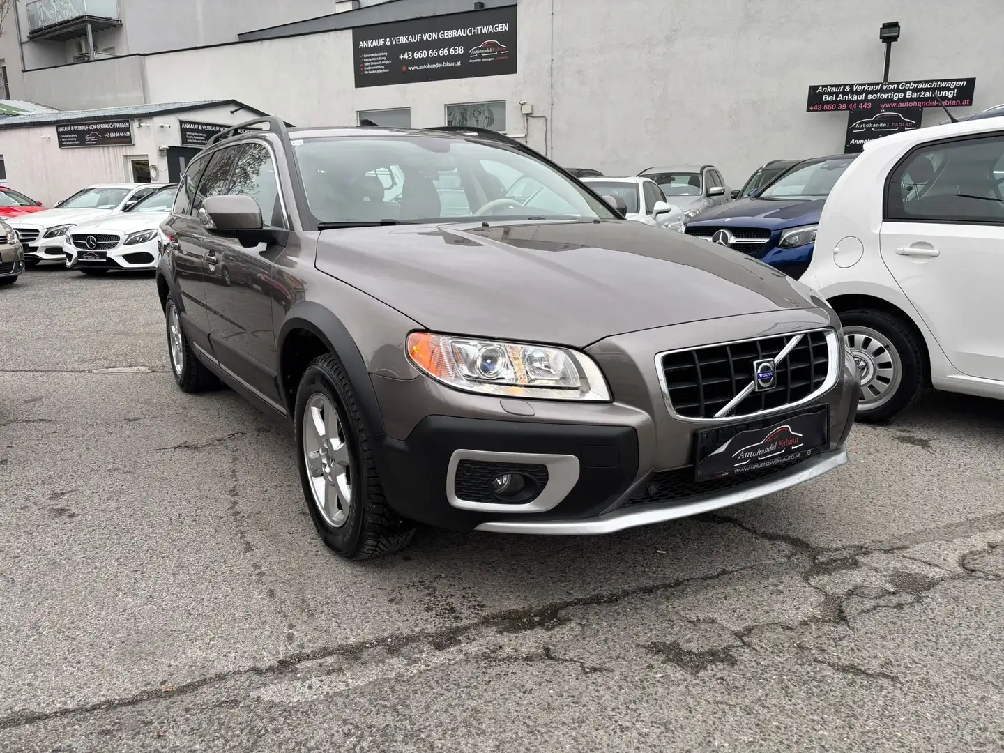 Volvo XC70 2,4 Diesel     185 PS AUTOMATIK Beige - 1