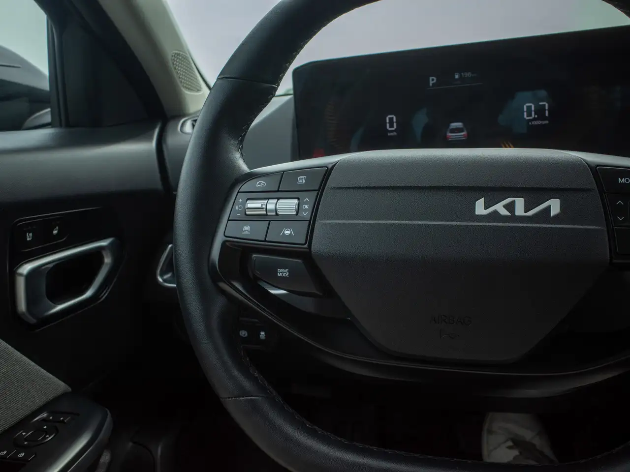 Kia K4 снимка Kia K4