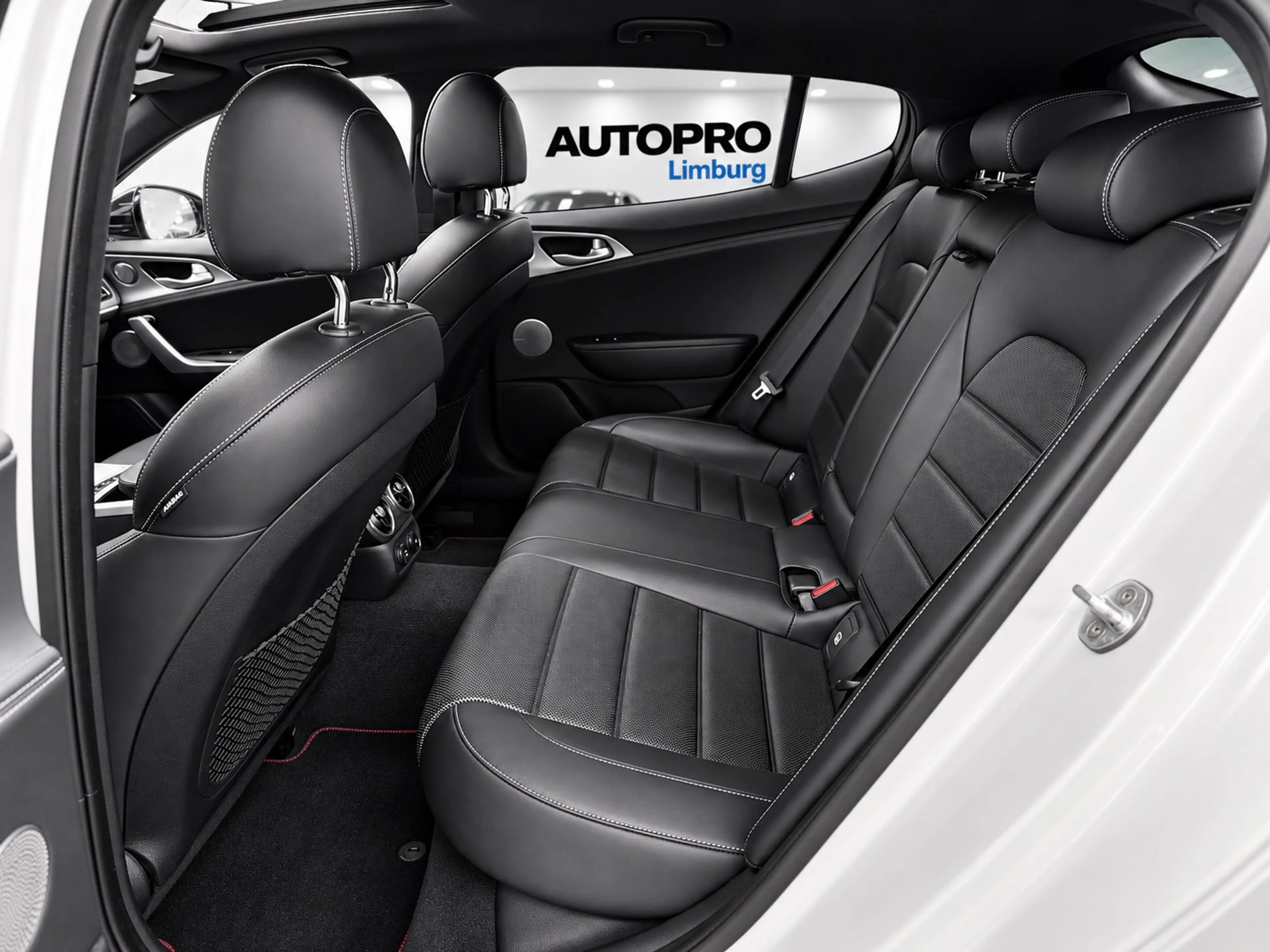 Kia Stinger 3.3 V6 T-GDI AWD GT | 370pk| Keyless| Pano — photo 15
