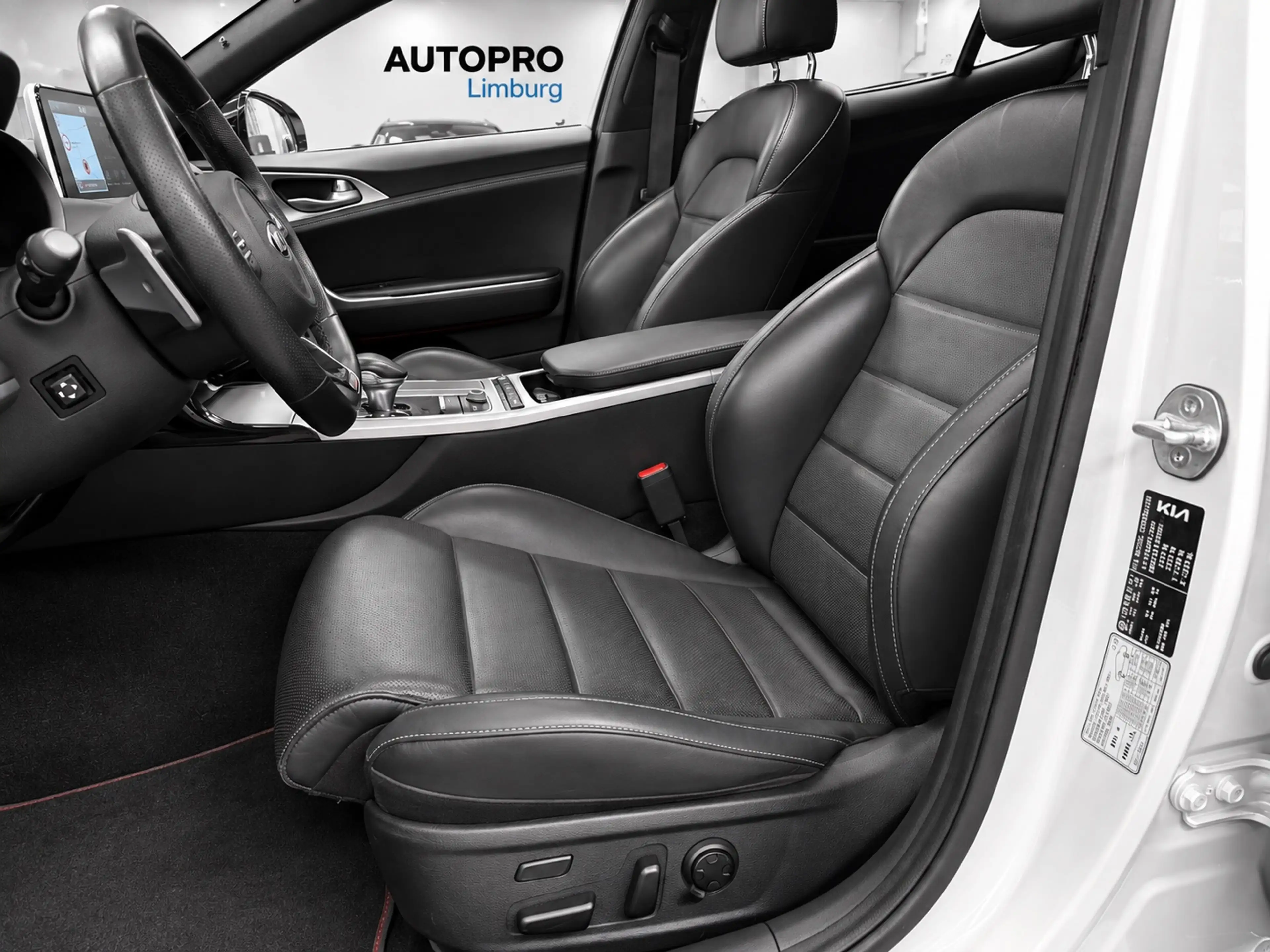 Kia Stinger 3.3 V6 T-GDI AWD GT | 370pk| Keyless| Pano — photo 18