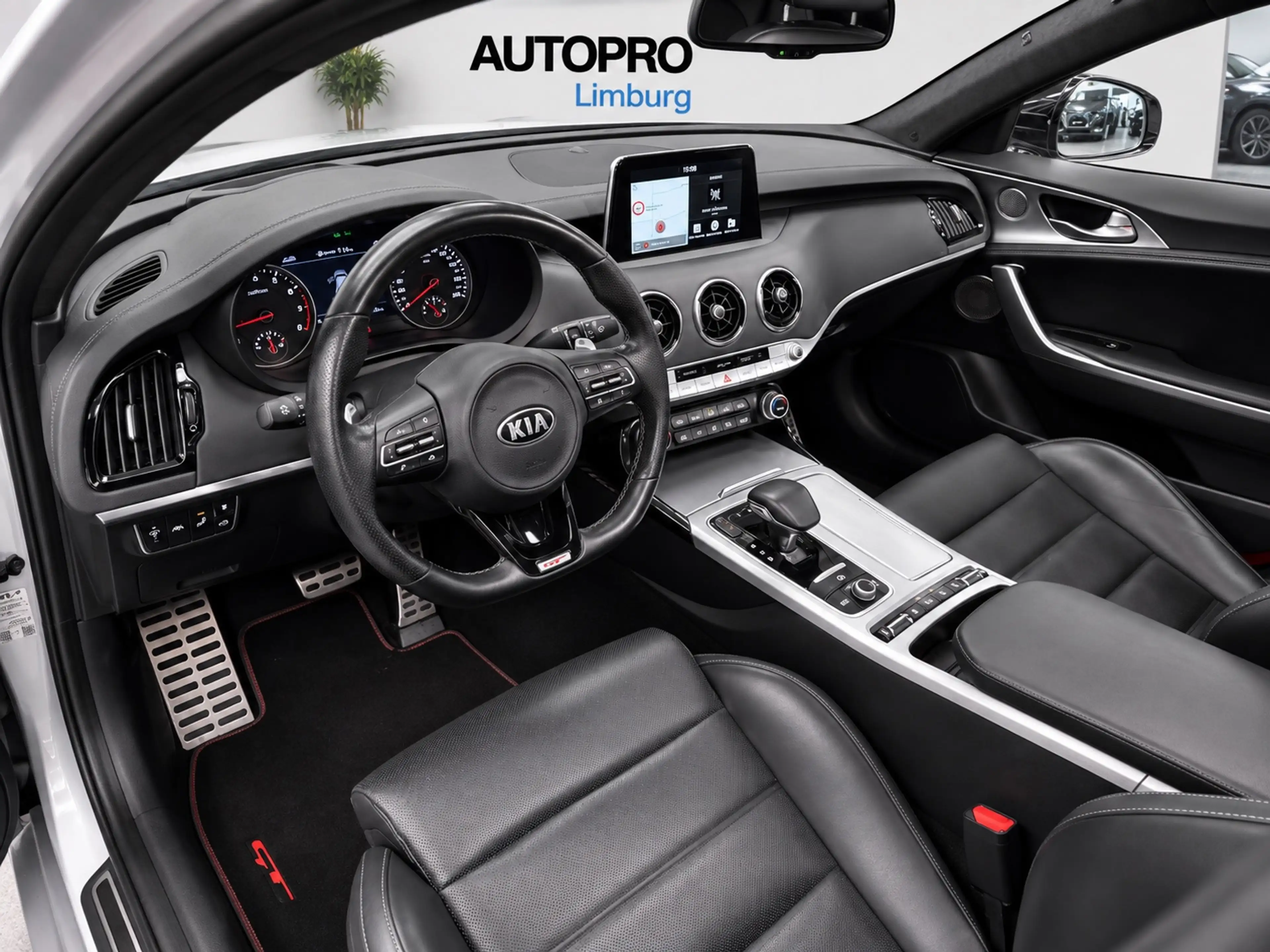Kia Stinger 3.3 V6 T-GDI AWD GT | 370pk| Keyless| Pano — photo 16