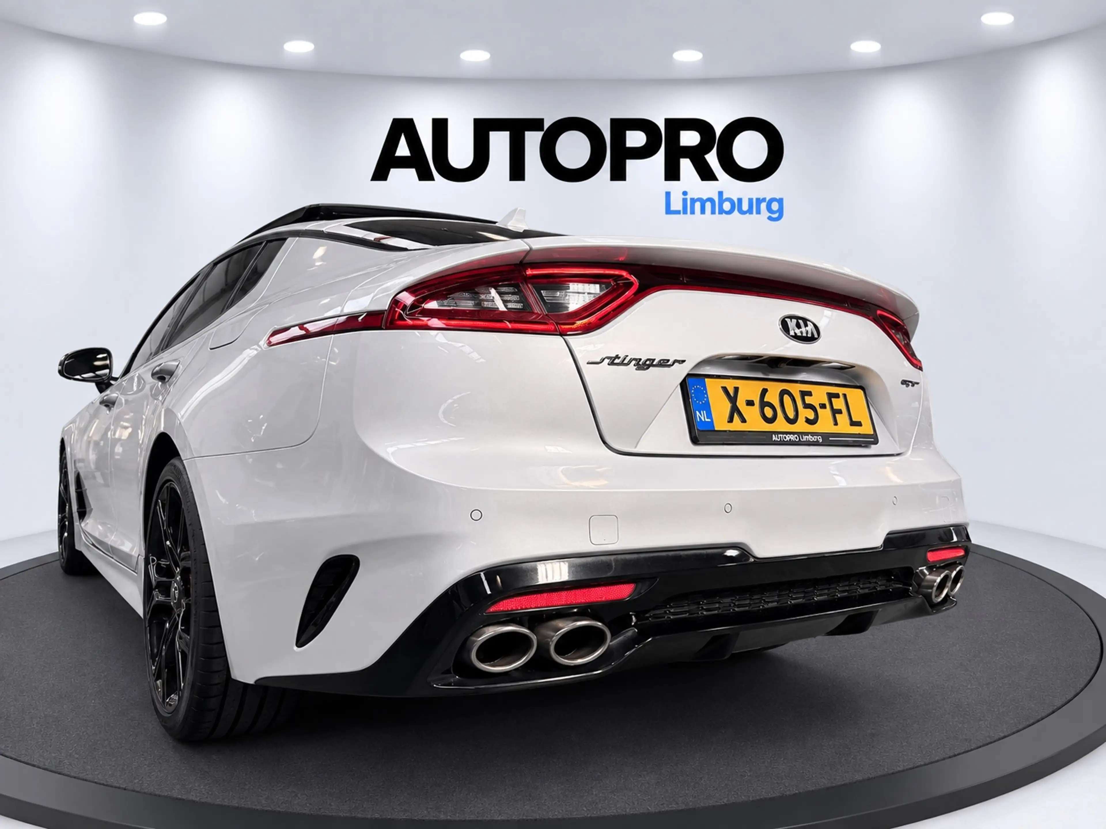 Kia Stinger 3.3 V6 T-GDI AWD GT | 370pk| Keyless| Pano — photo 9