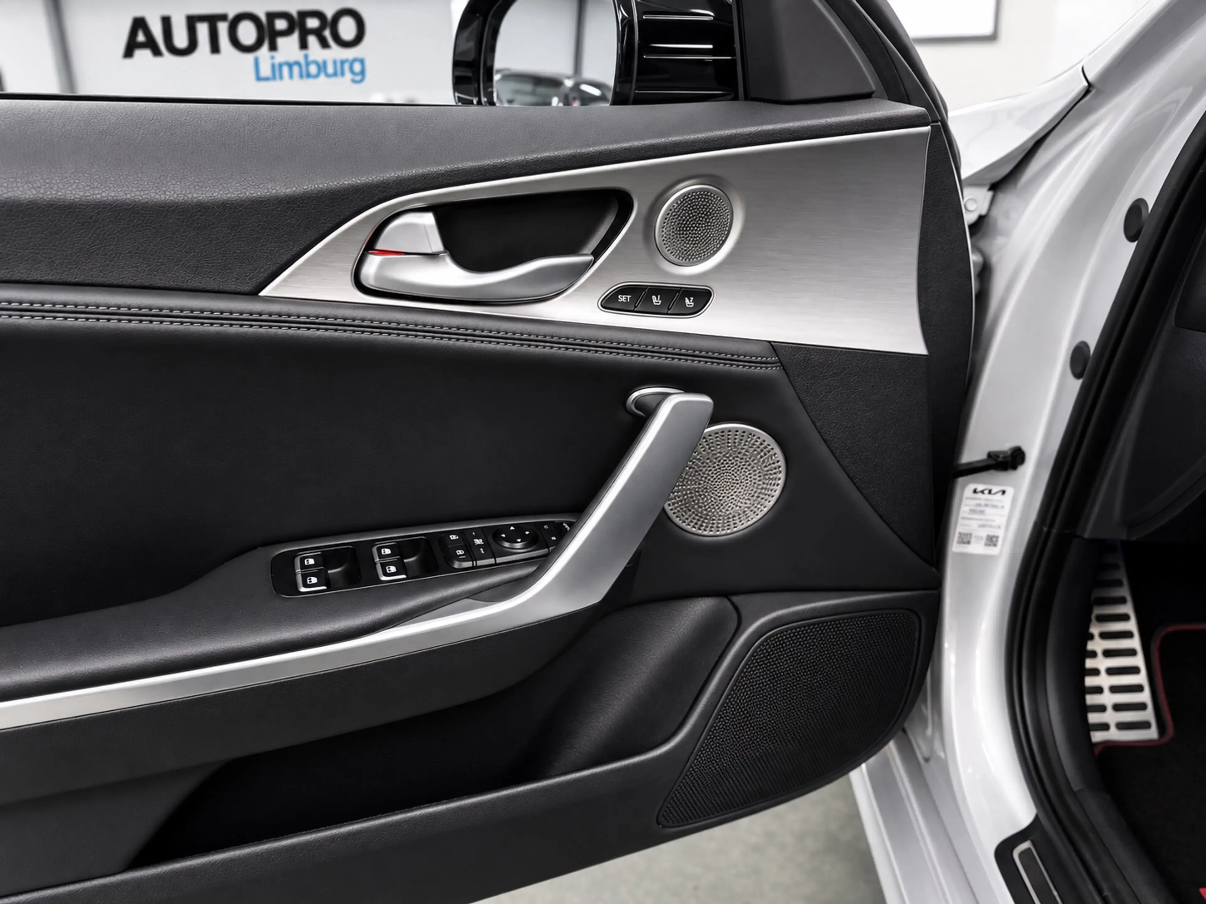 Kia Stinger 3.3 V6 T-GDI AWD GT | 370pk| Keyless| Pano — photo 17