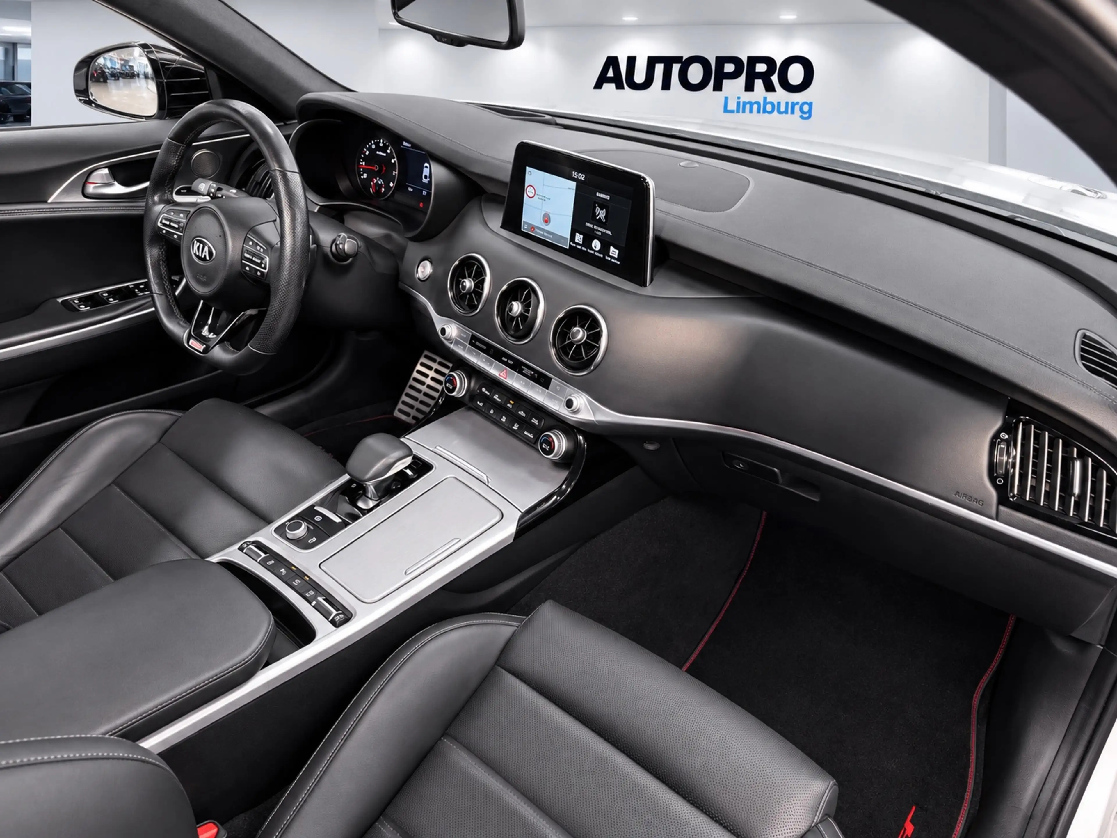 Kia Stinger 3.3 V6 T-GDI AWD GT | 370pk| Keyless| Pano — photo 3