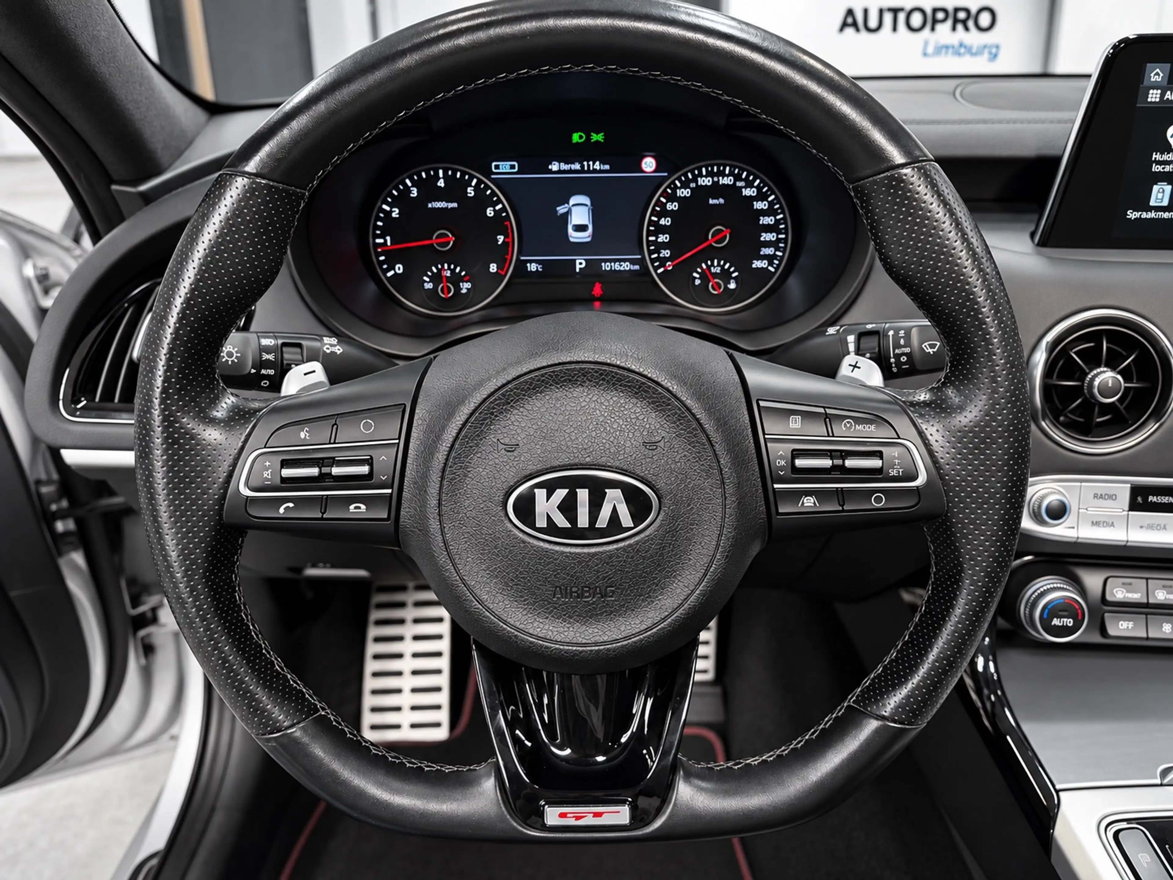 Kia Stinger 3.3 V6 T-GDI AWD GT | 370pk| Keyless| Pano — photo 21