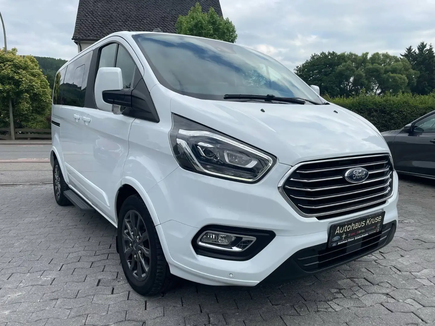 Ford Tourneo Custom Kombi 2.0 l TDCi Mild Hybrid320L1 Titanium Weiß - 1