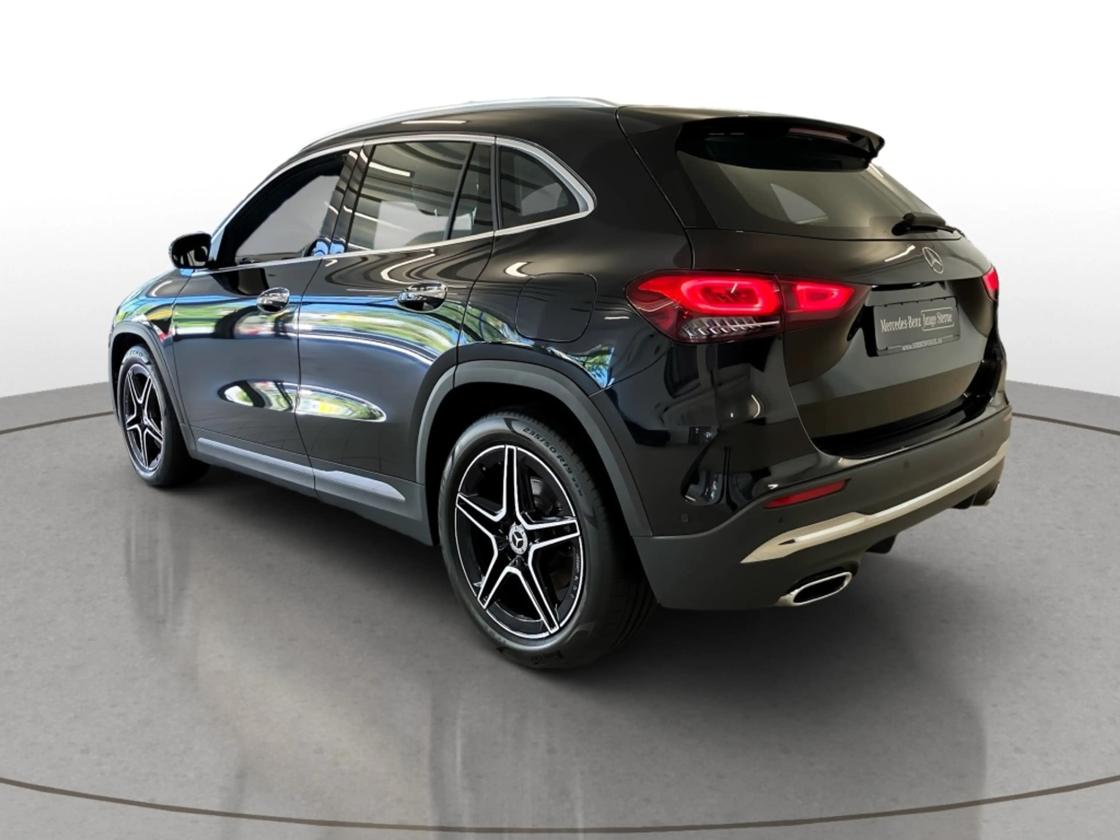 Mercedes-Benz GLA 220 d 4M AMG-Line+AHK+DISTRON+HUP+KEYLESS-GO — photo 7