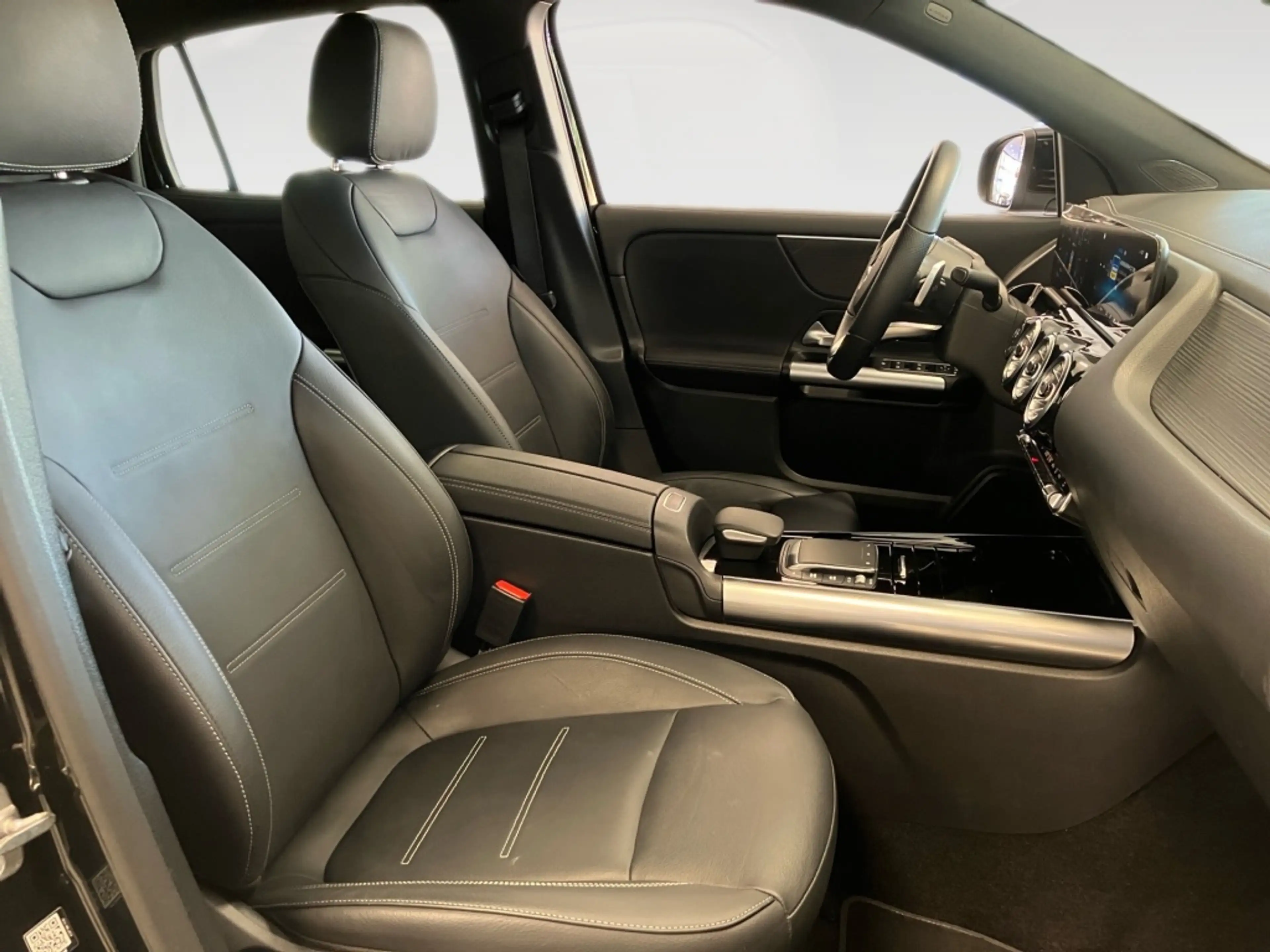 Mercedes-Benz GLA 220 d 4M AMG-Line+AHK+DISTRON+HUP+KEYLESS-GO — photo 10