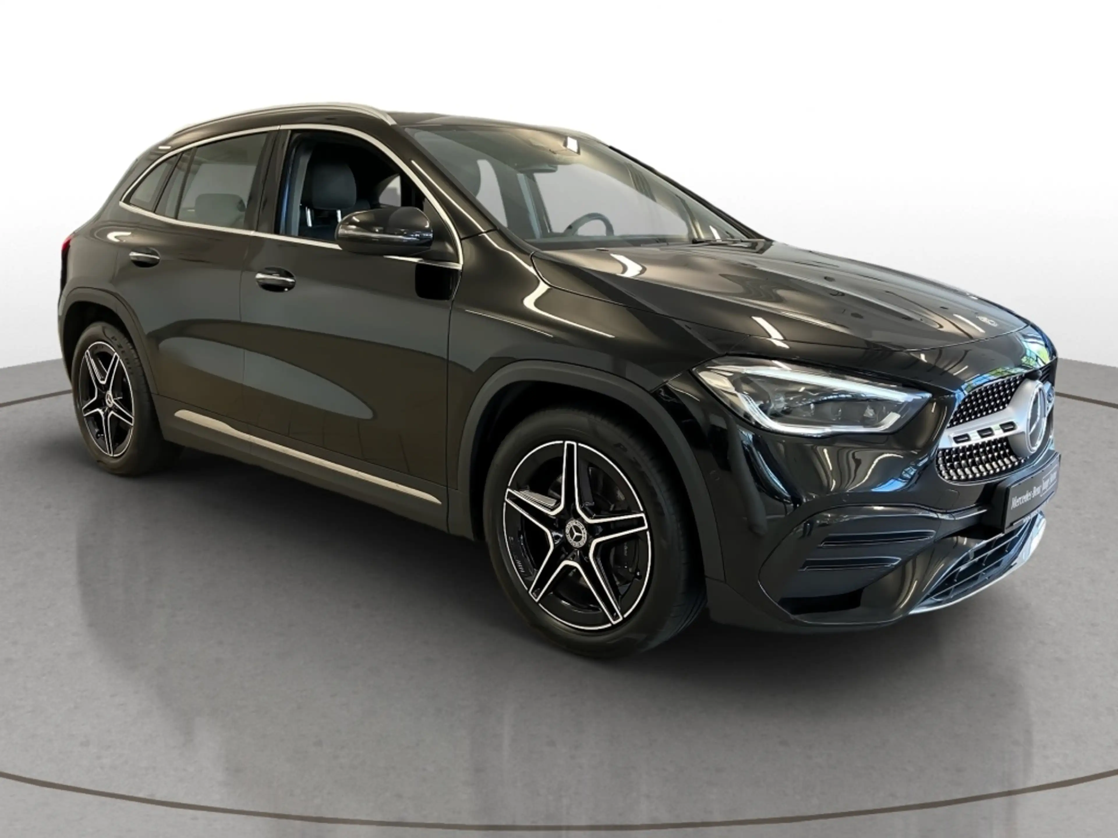 Mercedes-Benz GLA 220 d 4M AMG-Line+AHK+DISTRON+HUP+KEYLESS-GO — photo 4