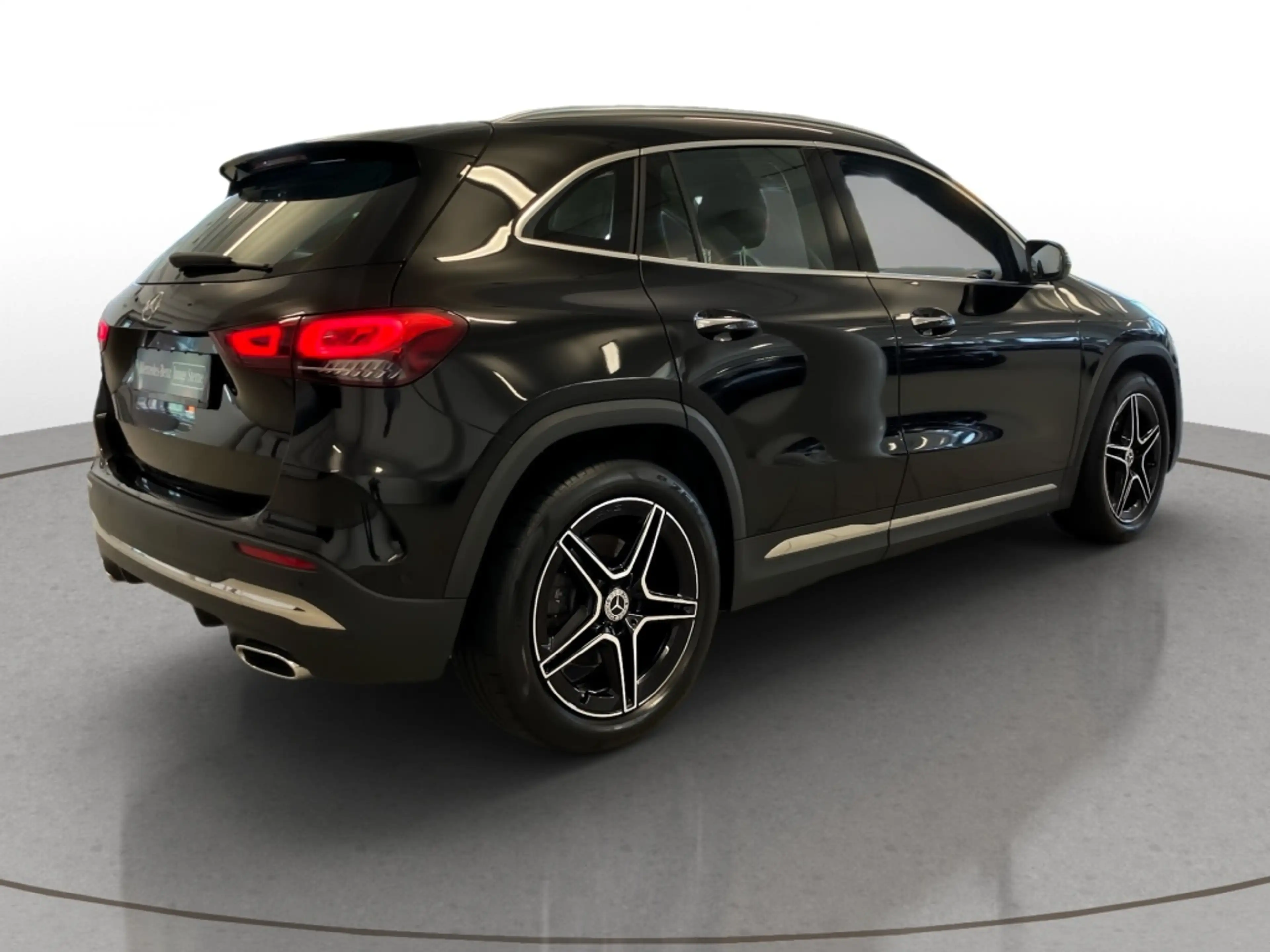 Mercedes-Benz GLA 220 d 4M AMG-Line+AHK+DISTRON+HUP+KEYLESS-GO — photo 5