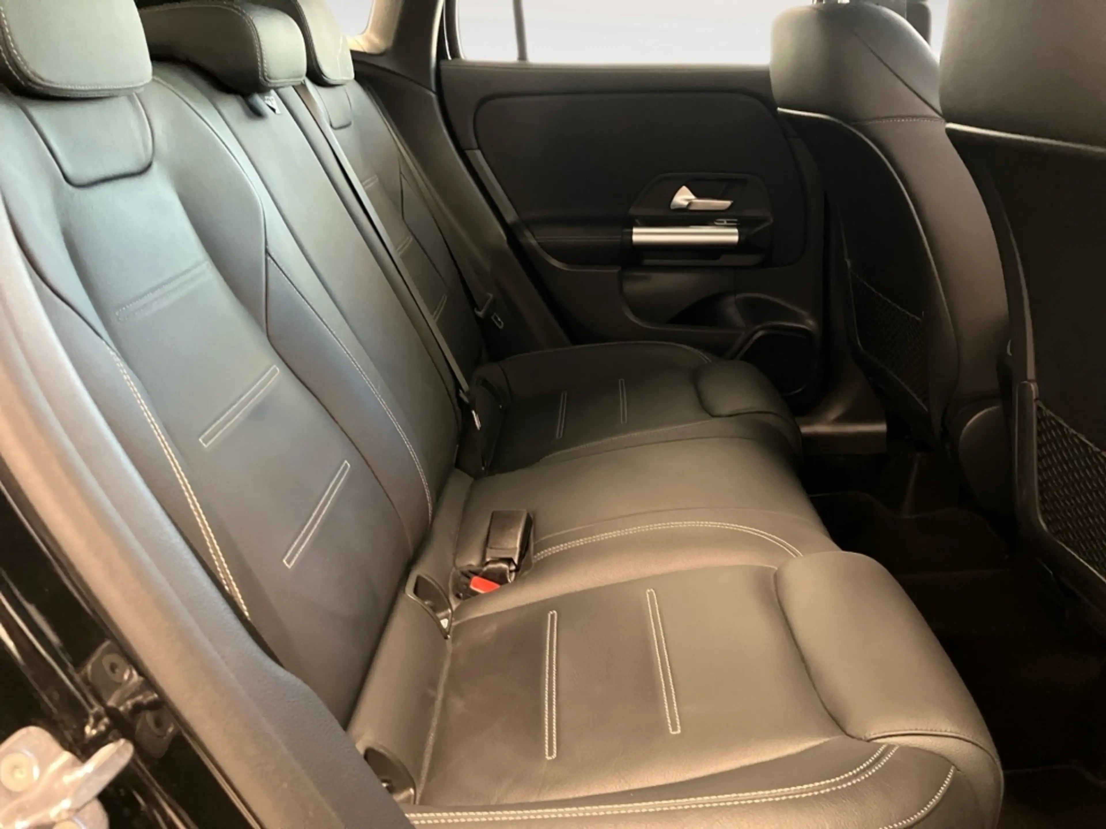 Mercedes-Benz GLA 220 d 4M AMG-Line+AHK+DISTRON+HUP+KEYLESS-GO — photo 9