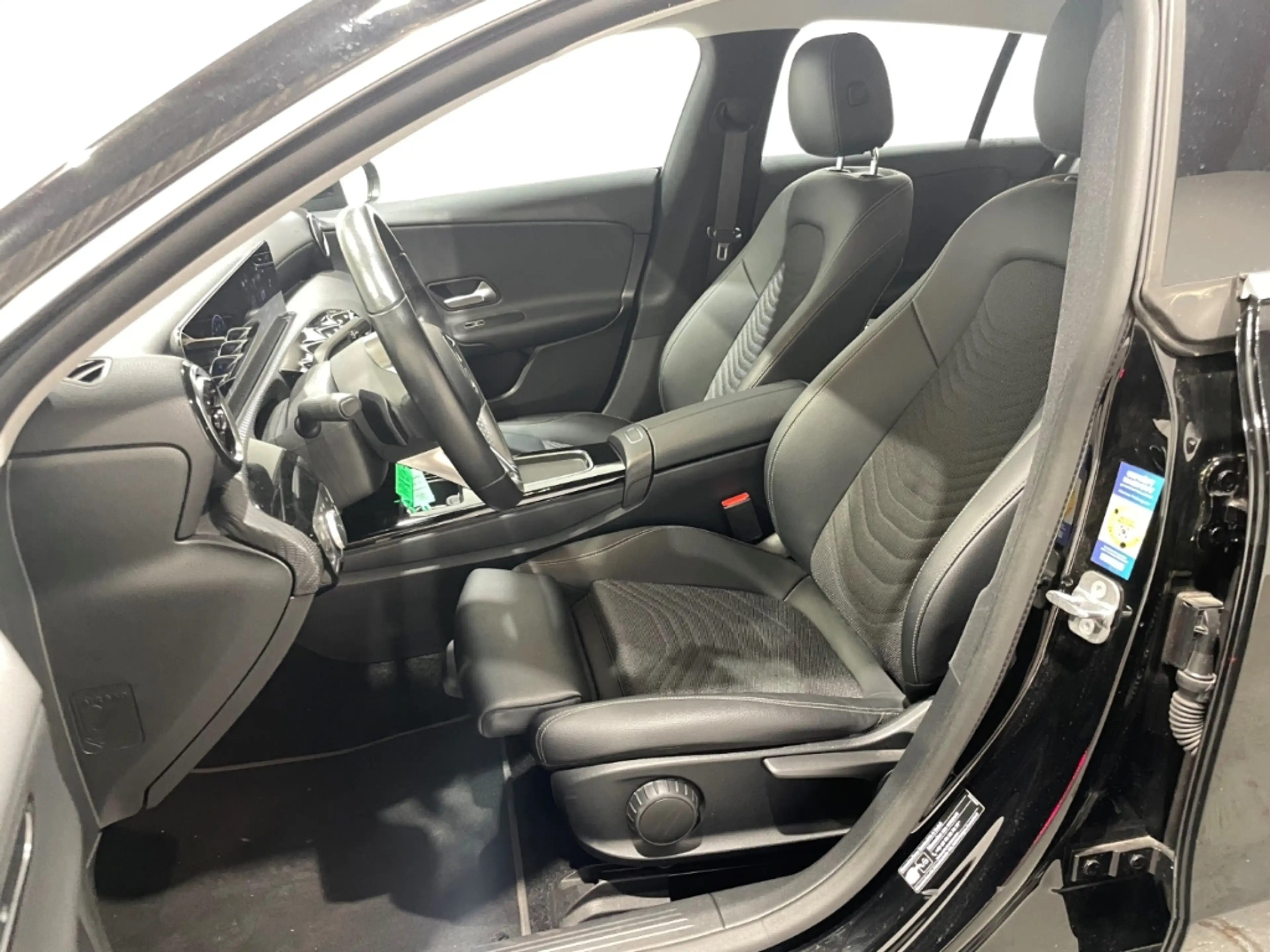 Mercedes-Benz CLA 180 EU6d Navi LED Rückfahrkamera — photo 6