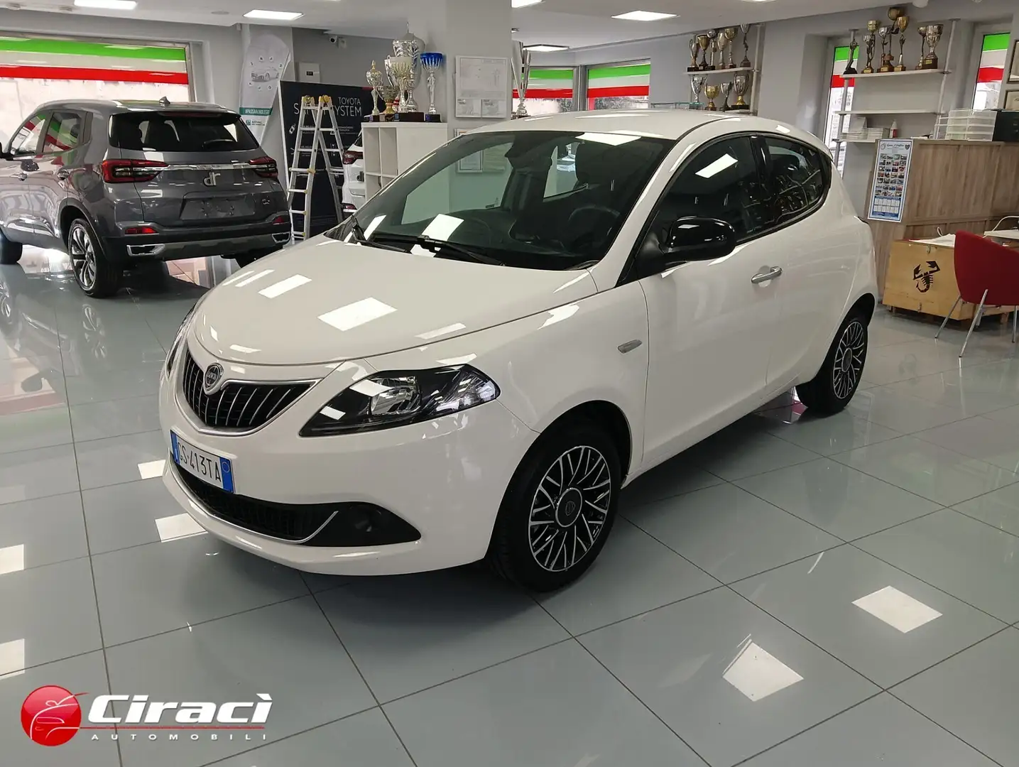 Lancia Ypsilon 1.0 FireFly 5 porte S&S Hybrid Platino Bianco - 1