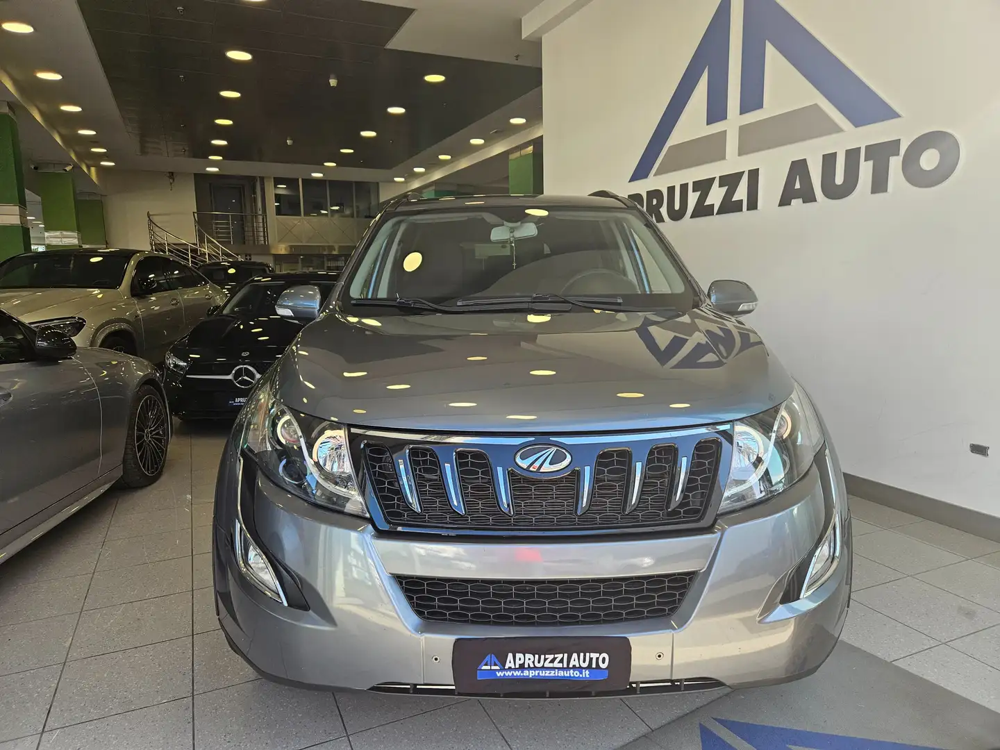 Mahindra XUV500 XUV500 2.2 16v W6 fwd 7pti M1 E6 SENSORI Gris - 2