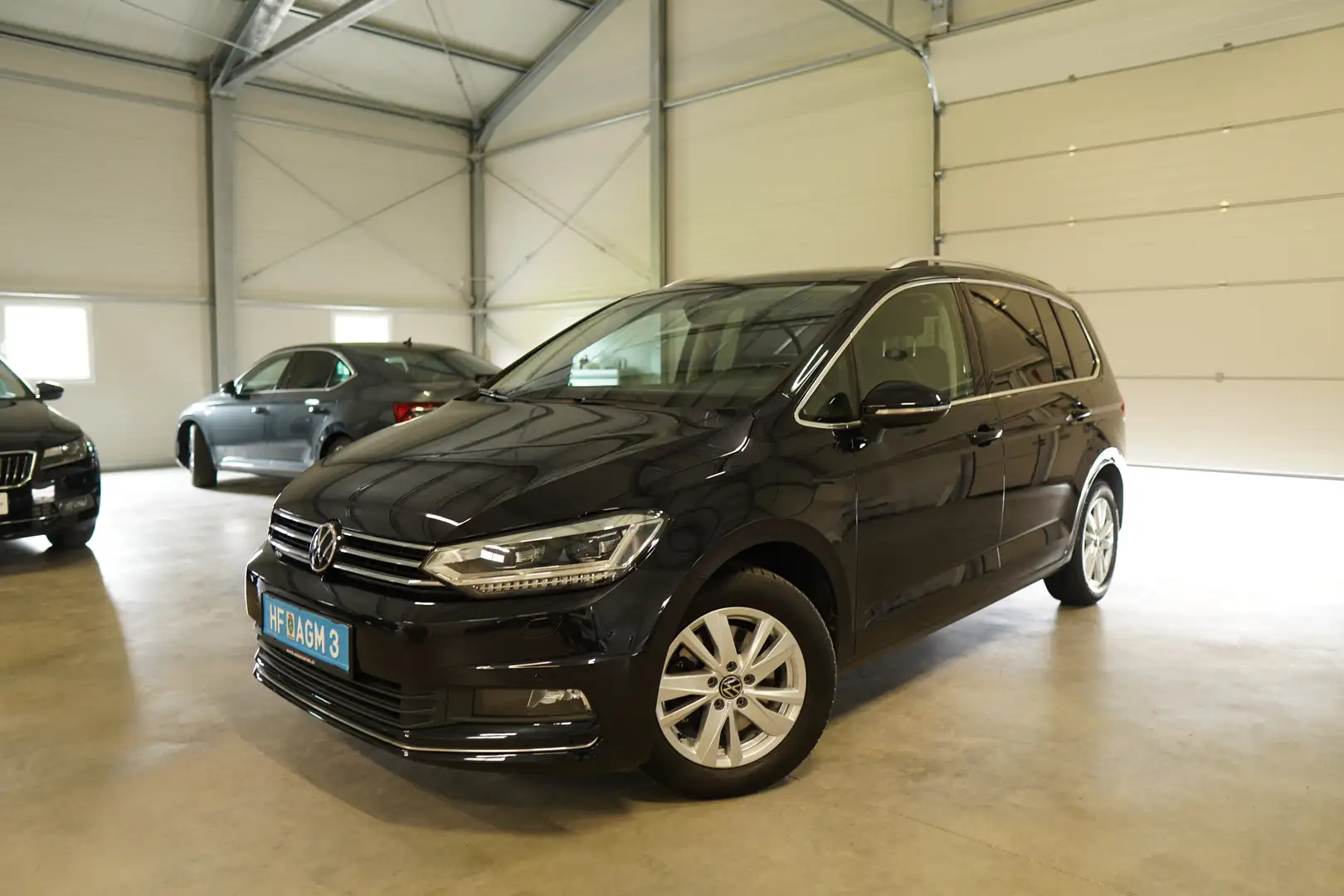 Volkswagen Touran Highline 2,0 TDI DSG 7 Sitze PANO MATRIX LED AHK Schwarz - 1