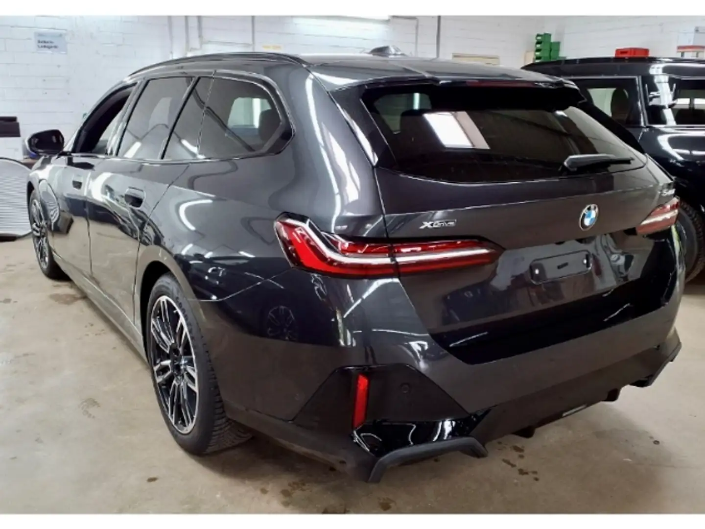 BMW 540 d xDr. Tour. M Sport AHK Pano B&W StandHz Travel+C Grau - 2