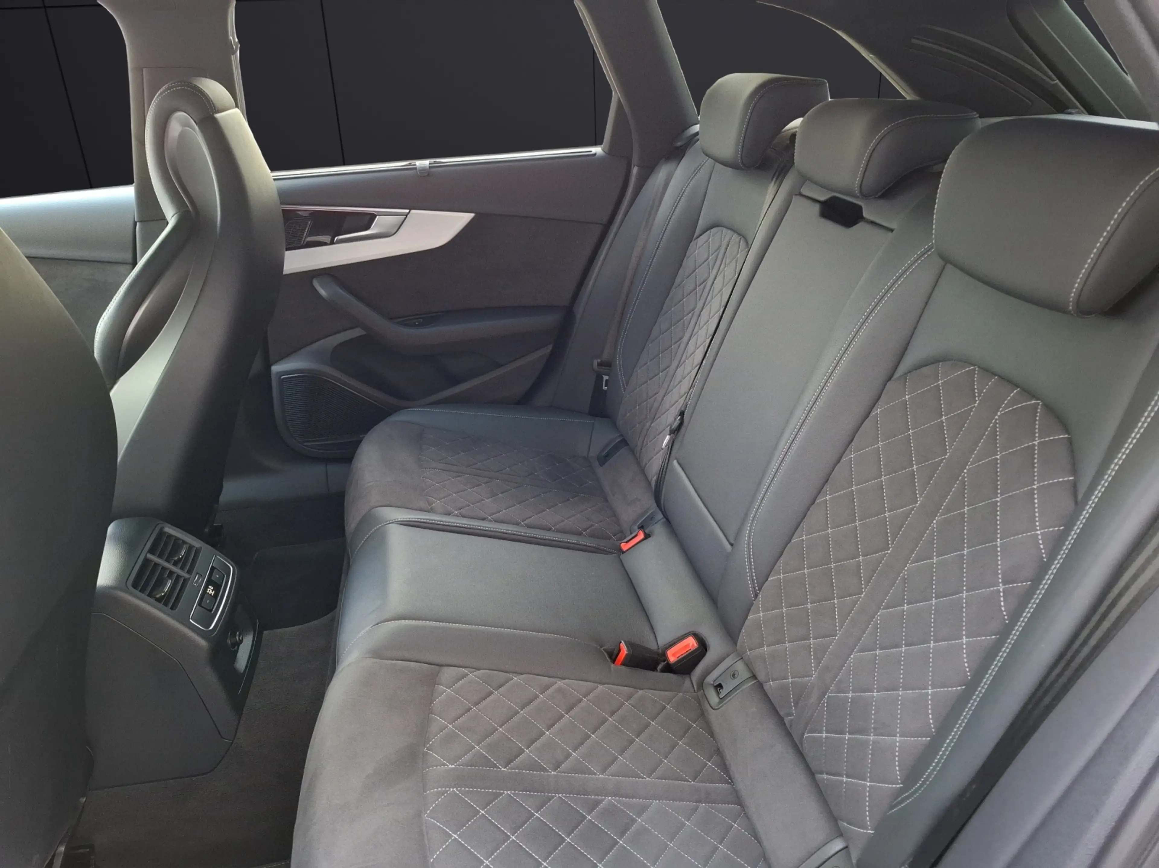 Audi S4 Avant TDI quattro Matrix AHK Navi AVC Pano B&O ... — photo 11