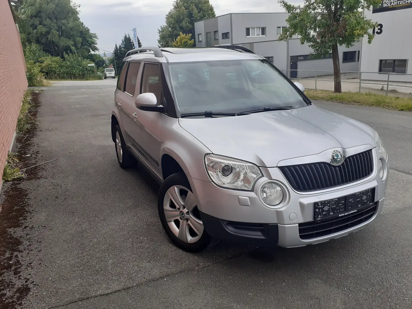 Skoda Yeti Yeti 2.0 TDI 140 PS Elegance 4x4 mit abnehmb. AHK Silber - 2