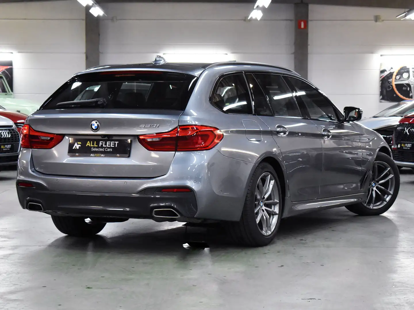 BMW 520 ✅M Sport Pack - CarPlay, TouchScreen, Xénon Silber - 2