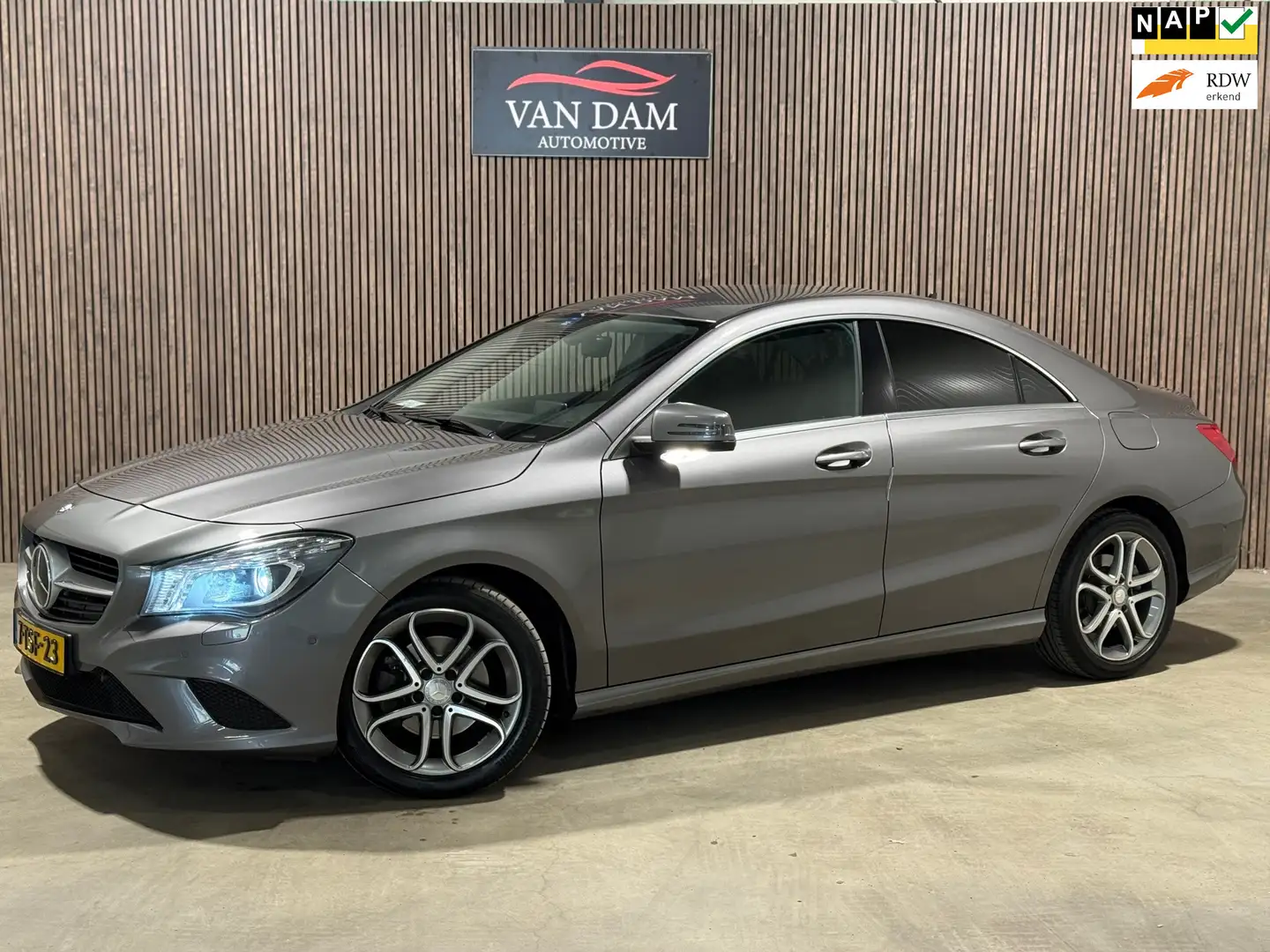 Mercedes-Benz CLA 200 Ambition 2014 NAP LEDER CRUISE NAVI LED Grijs - 1