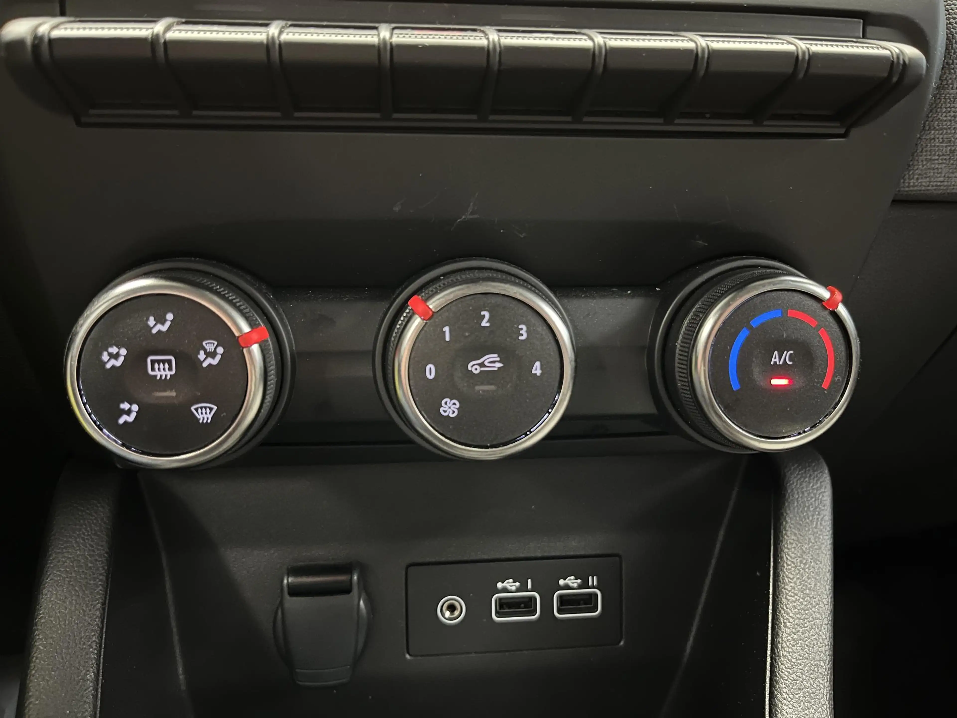 Renault Clio 1.0 TCe 90 GPF evolution | All-SEASONS | CARPLAY | — photo 37