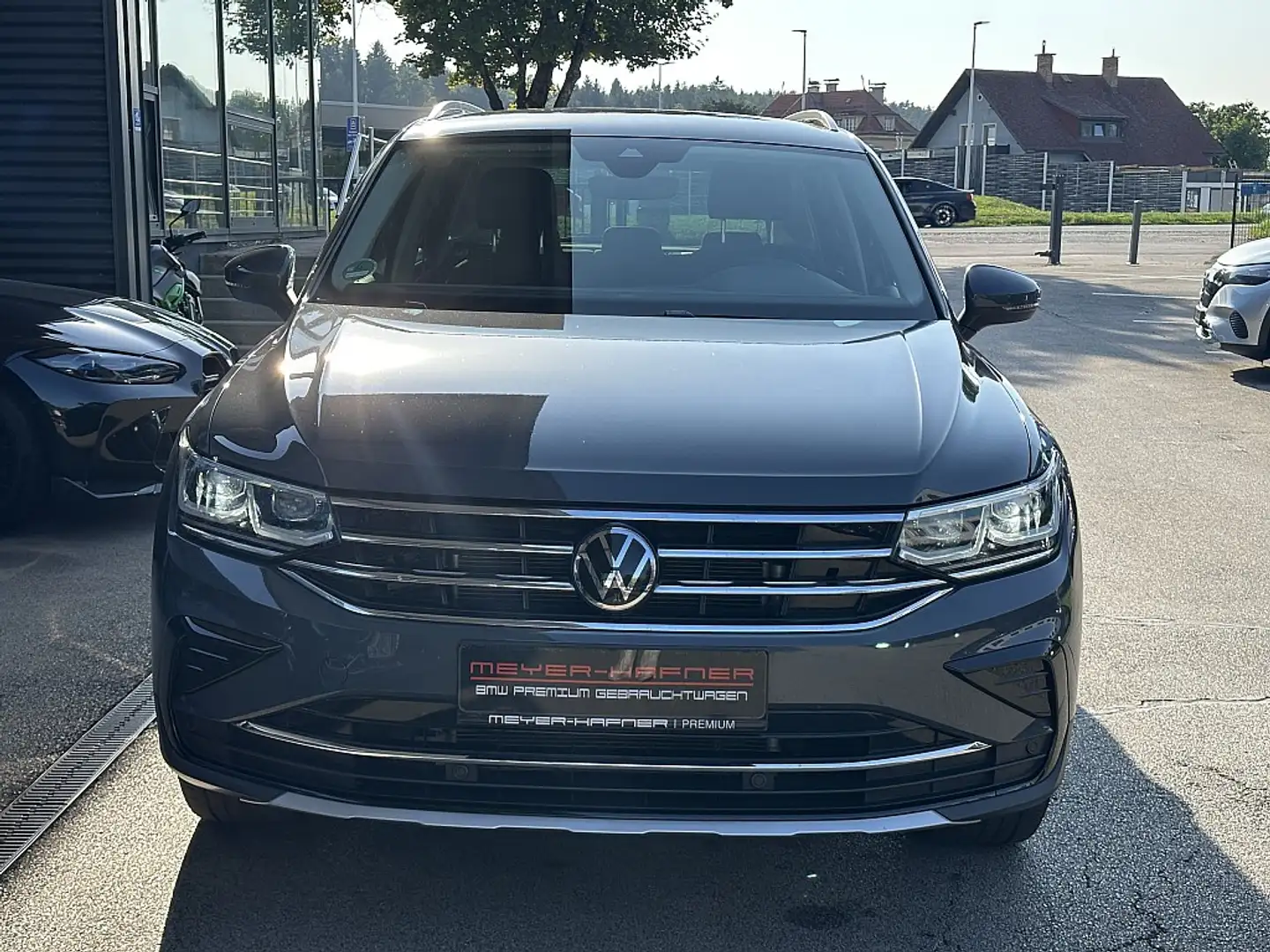 Volkswagen Tiguan 2,0 TDI 4Motion R-Line DSG Grau - 2