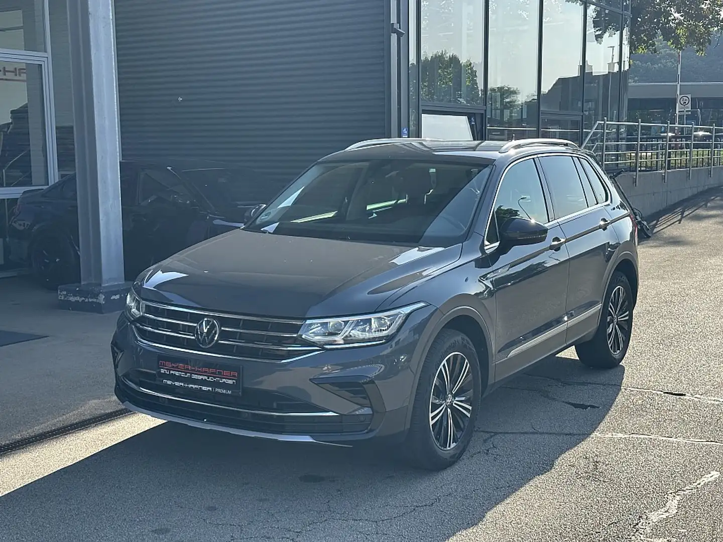Volkswagen Tiguan 2,0 TDI 4Motion R-Line DSG Grau - 1