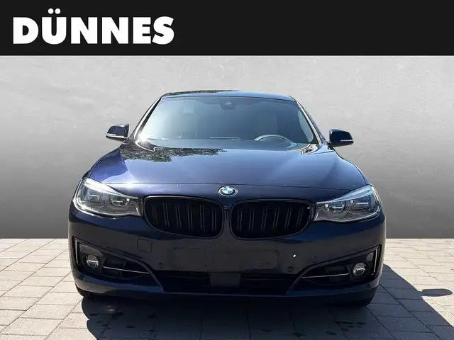 BMW 3 Series view 8