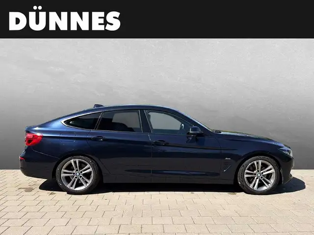 BMW 3 Series view 6