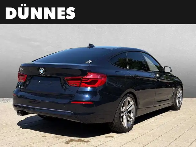 BMW 3 Series view 2