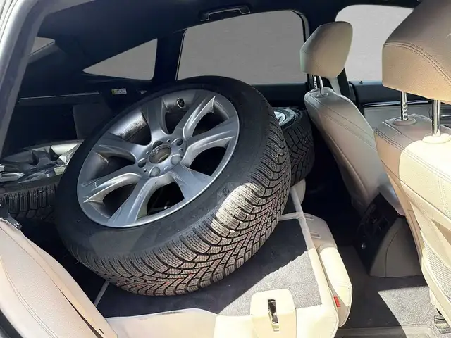 BMW 3 Series view 5
