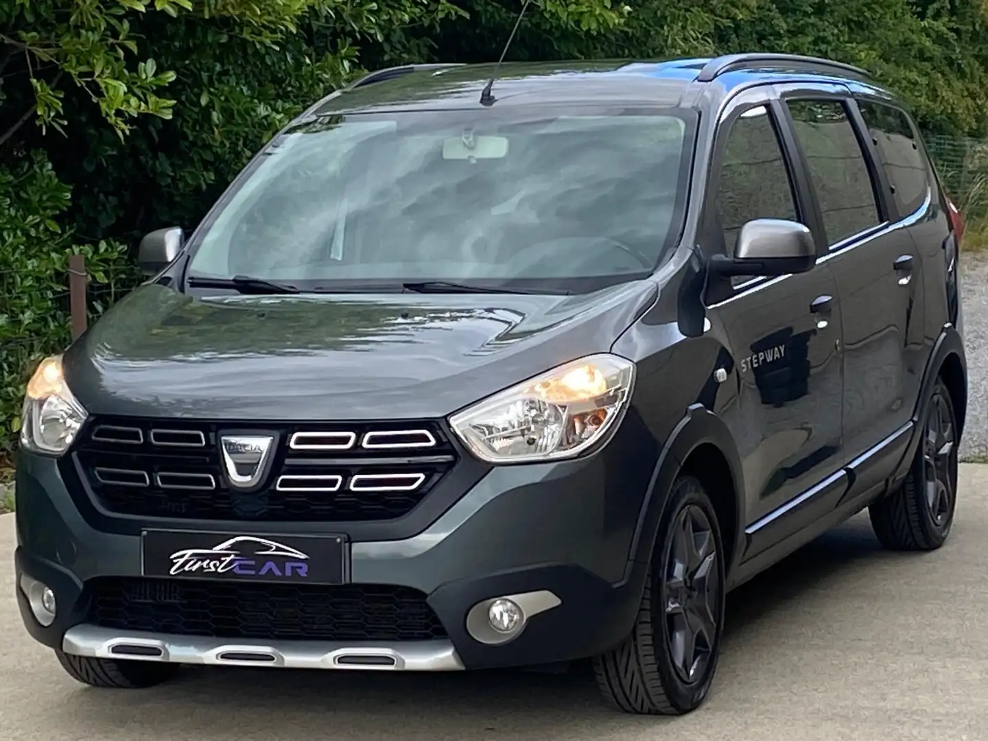 Dacia Lodgy 1.5dci STEPWAY 7 PLACES / NAVI / JANTES /CARNET / Argent - 1