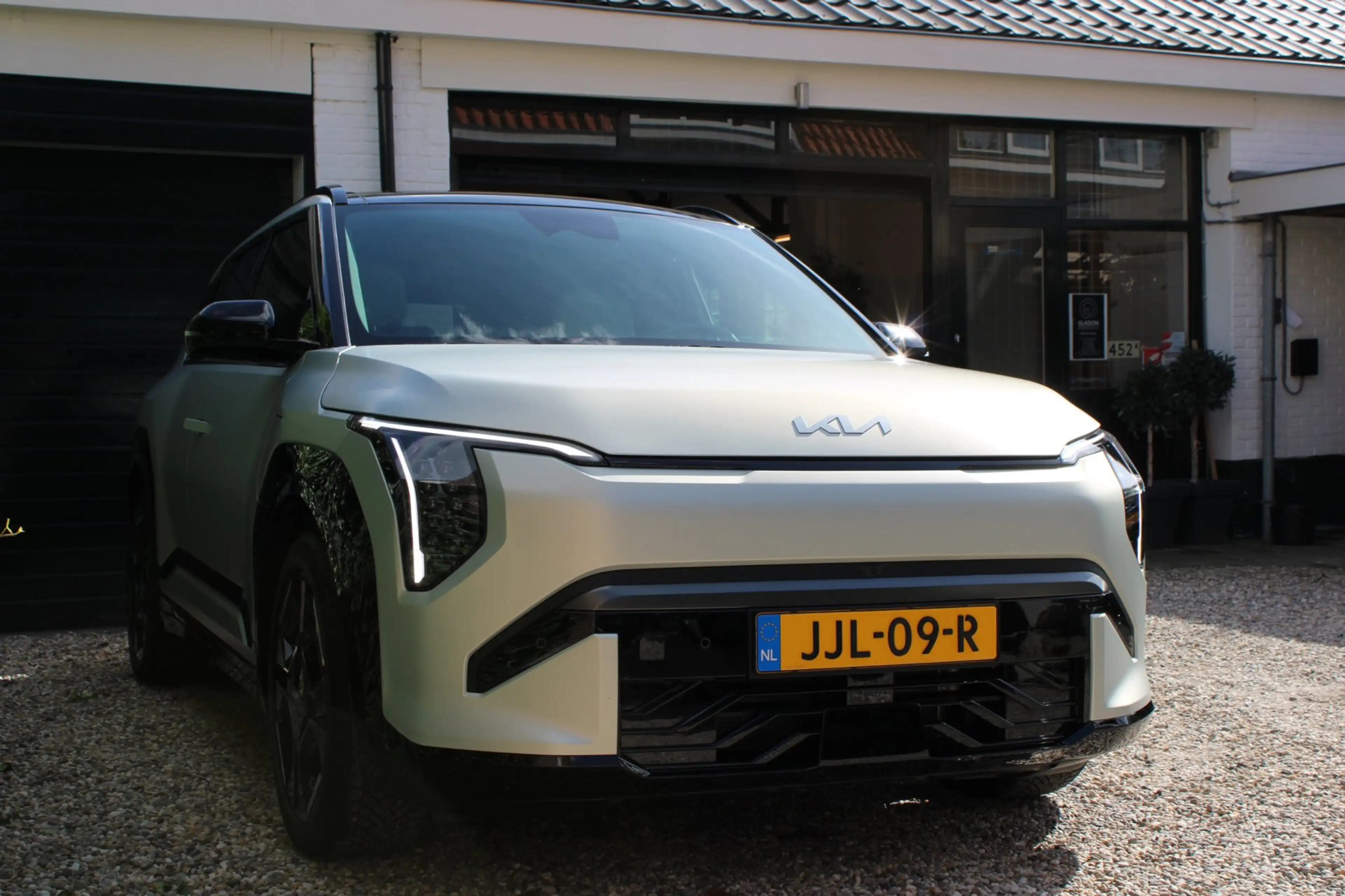 Kia EV3 GT-PlusLine 81.4 kWh | 895KM!! | Full options | Or — photo 3